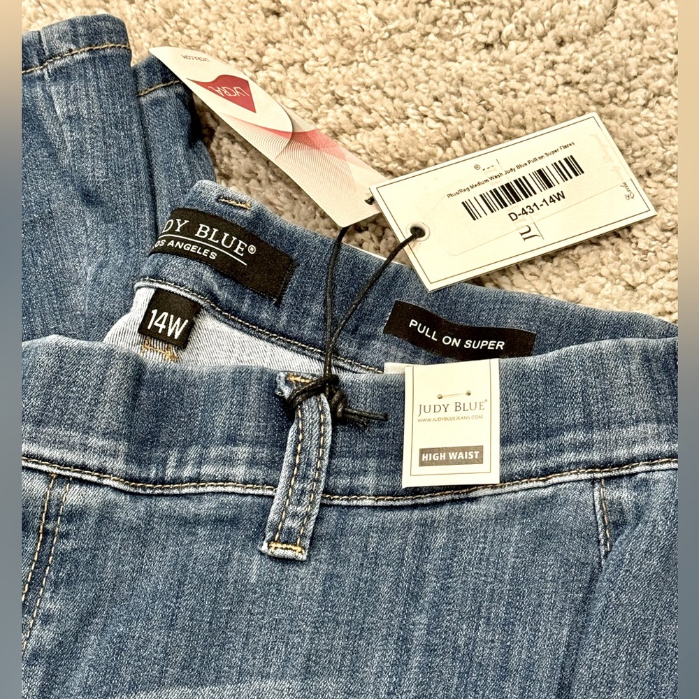 NWT JUDY BLUE SUPER FLARE